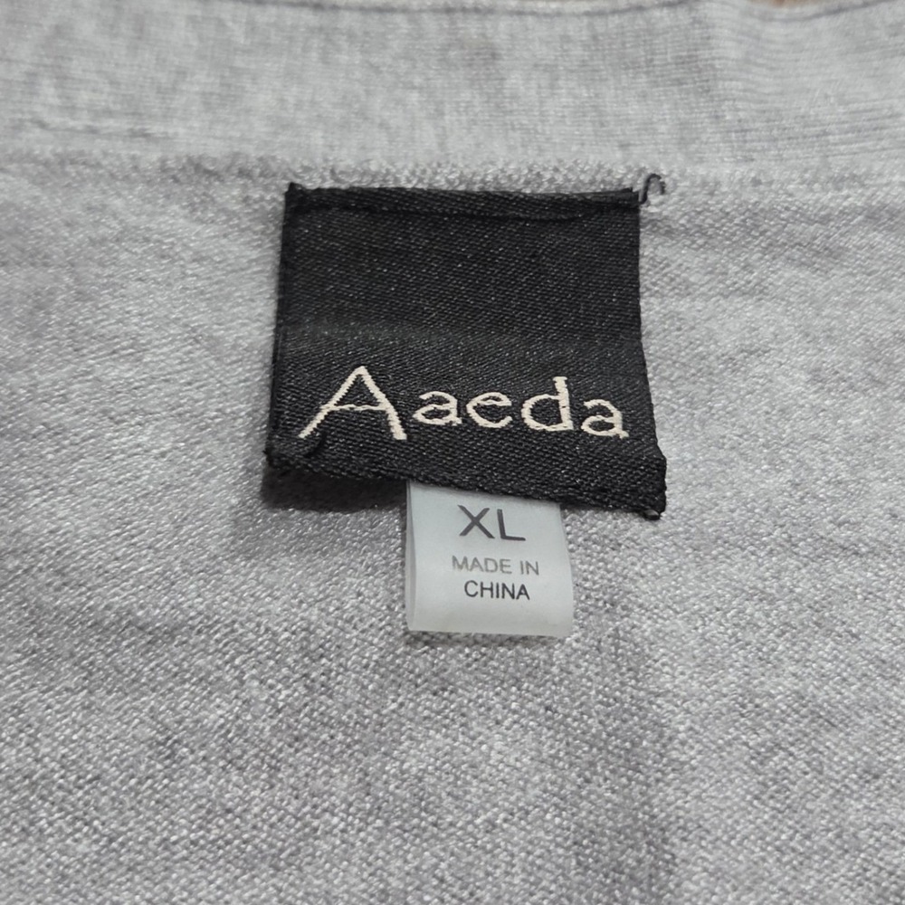 Aaeda Gray Floral Button Front Cardigan Sweater XL Fuzzy Flower Knit V-Neck - Picture 4 of 6
